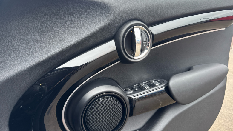 MINI Hatchback 1.5 Cooper Classic Premium Plus 5dr Auto Petrol Hatchback